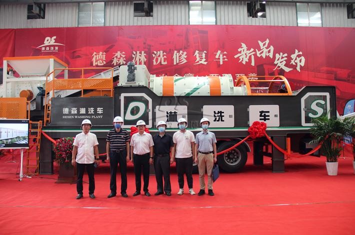 CQ9传奇电子淋洗车发布现场嘉宾合影 CQ9传奇电子淋洗车发布现场嘉宾合影